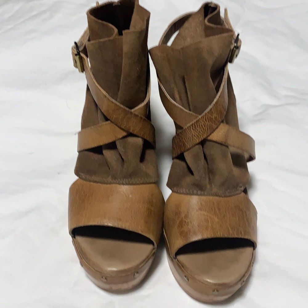 Antelope boot/sandal. Tan leather and suede.
